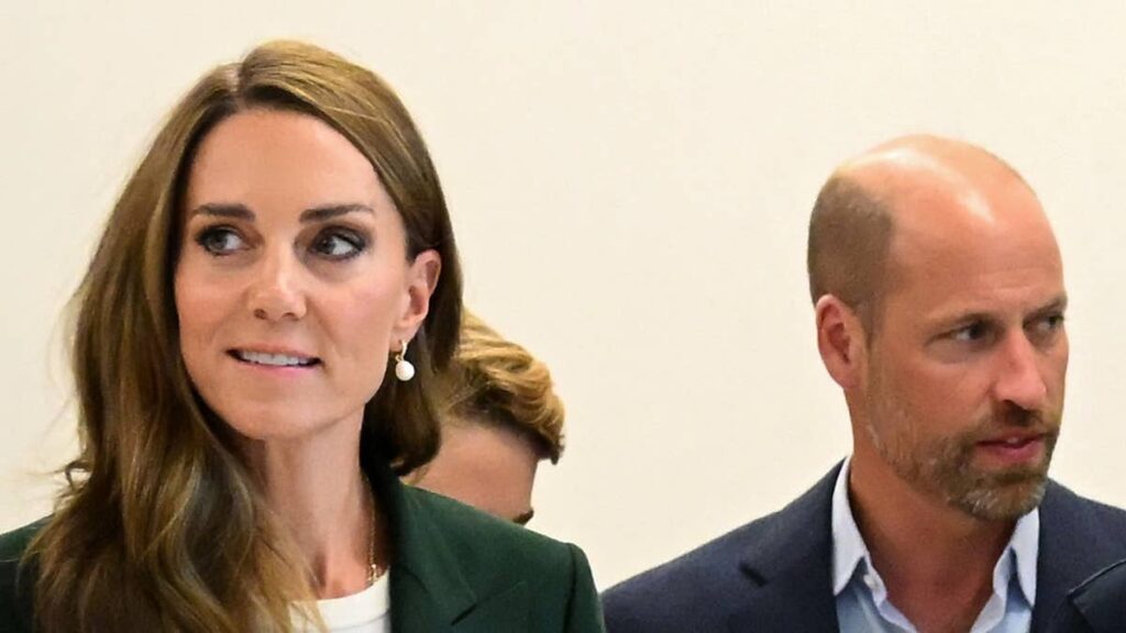 Kate Middleton leaves impatient Prince William waiting during intimate chat with Sir Chris Hoy