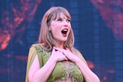 Taylor Swift’s green floaty gown leaves fans saying the same thing