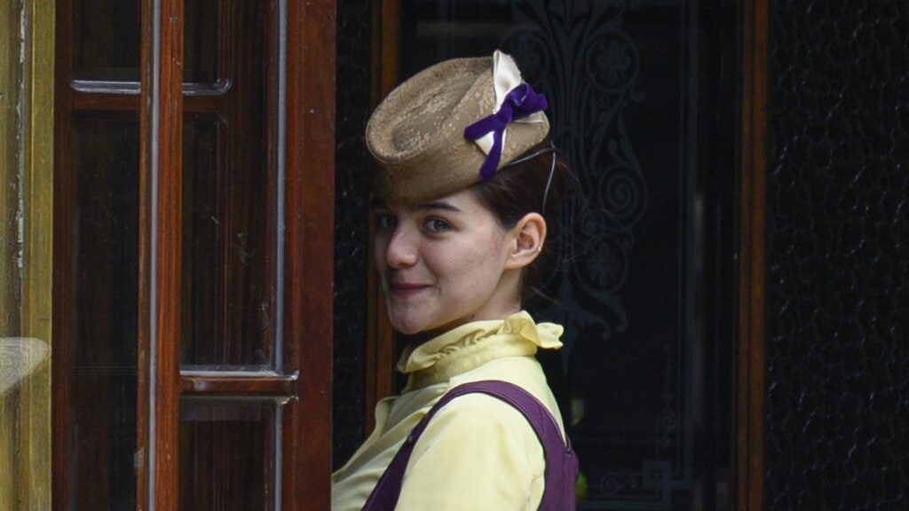 Suri Cruise makes her acting debut in Scotland, following in Katie Holmes and Tom Cruise’s footsteps