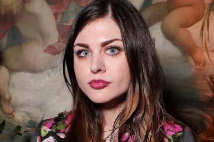Photos of Kurt Cobain & Courtney Love’s Daughter – Hollywood Life