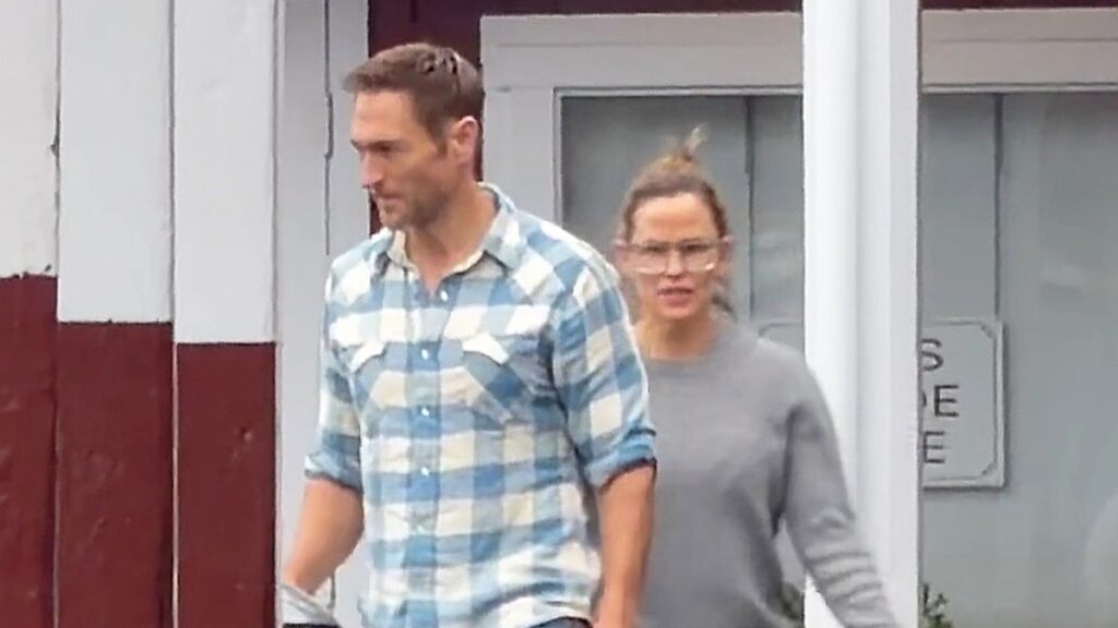 Jennifer Garner and John Miller share rainy Labor Day embrace
