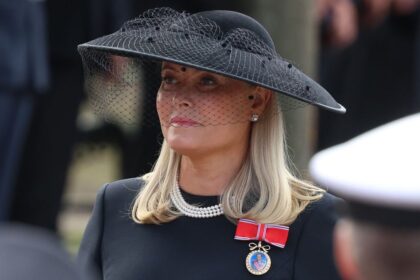 Mette-Marit and Durek Verrett break down at King Harald’s funeral, saying goodbye to the father-in-law who never wavered