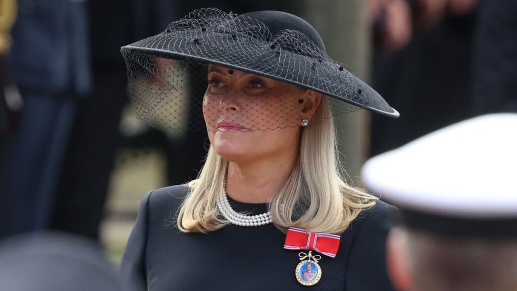 Mette-Marit and Durek Verrett break down at King Harald’s funeral, saying goodbye to the father-in-law who never wavered