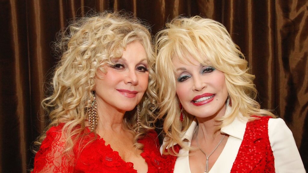 Dolly Parton’s sister Stella reveals she never saw Dolly without her makeup on — Not even asleep