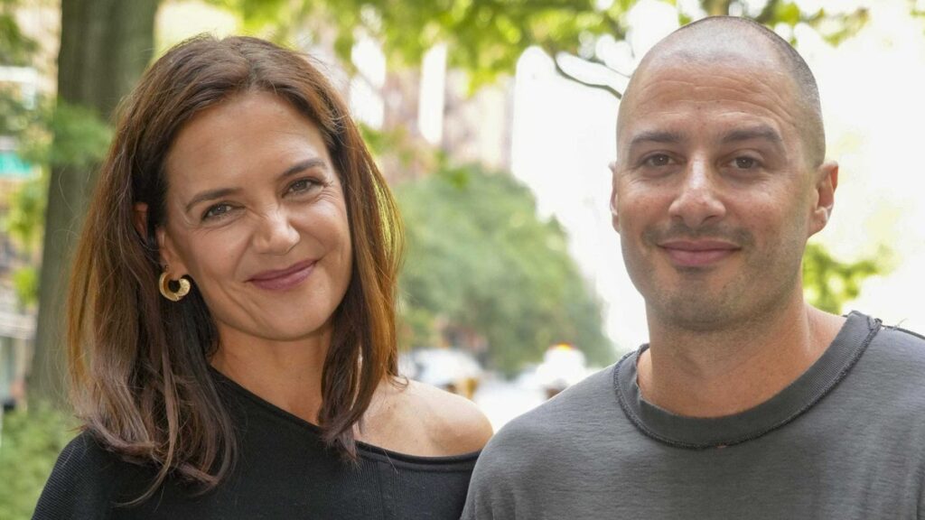 Katie Holmes and Jason Bard Yarmosky make a cool NYFW debut