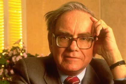 Warren Buffett, 96, Passes the Chairman’s Gavel to His Son Howard