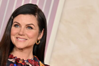 Tiffani Thiessen and gorgeous teen daughter are twins in new red carpet photos: ‘Literally looking at myself’
