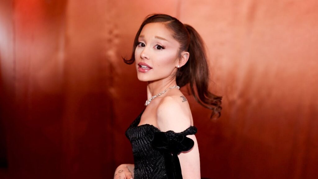 Ariana Grande announces hiatus after body scrutiny