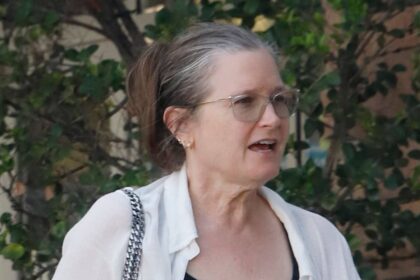 Bridget Fonda looks worlds away from ’90s stardom in slimming black ensemble