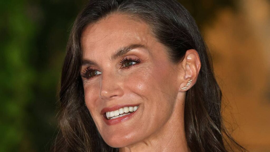 Queen Letizia looked unrecognisable during her TV news past with highlighted long bob
