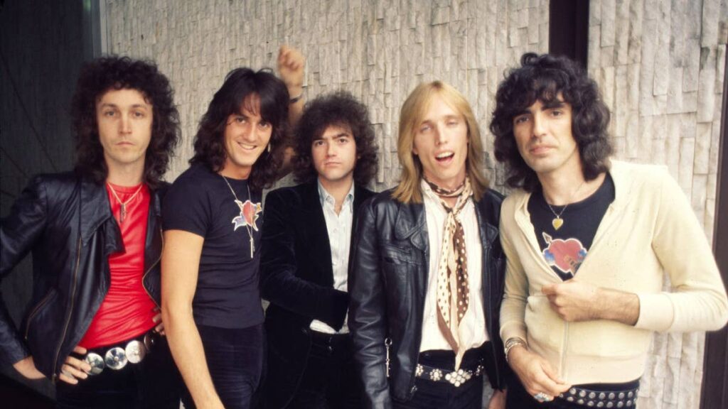 Tom Petty’s original Heartbreakers look better than ever as they reunite for emotional performance for first time in over 20 years