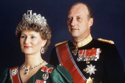 King Harald’s rare childhood photos reveal a centuries-old royal tradition still preserved today