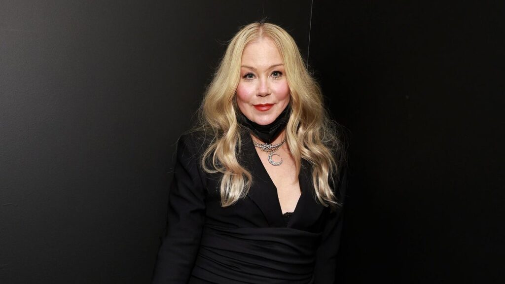 Christina Applegate reveals a brand-new style following a four-month stay in the hospital