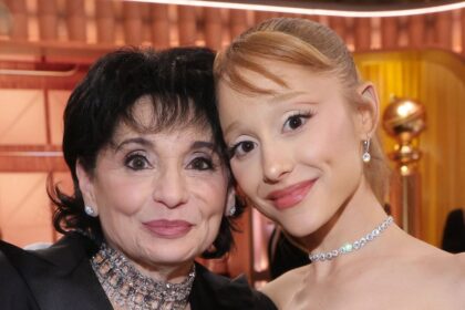 Ariana Grande’s mom reminds her how loved she is during difficult time