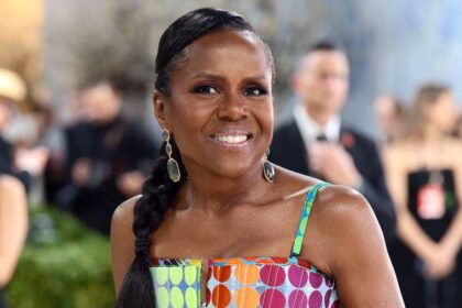 Deborah Roberts takes daring plunge in graphic bikini: ‘Here we go!’