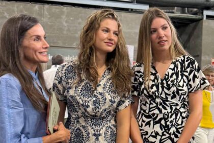 Queen Letizia turns heads with flowy blouse in outing with Princess Leonor and Infanta Sofia