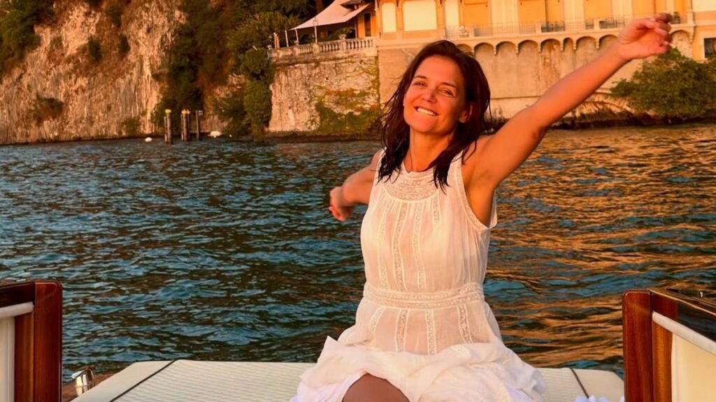 Katie Holmes’ waterside photos with handsome younger boyfriend has fans saying the same thing