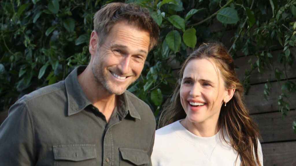 Jennifer Garner can’t stop smiling during rare date night with John Miller