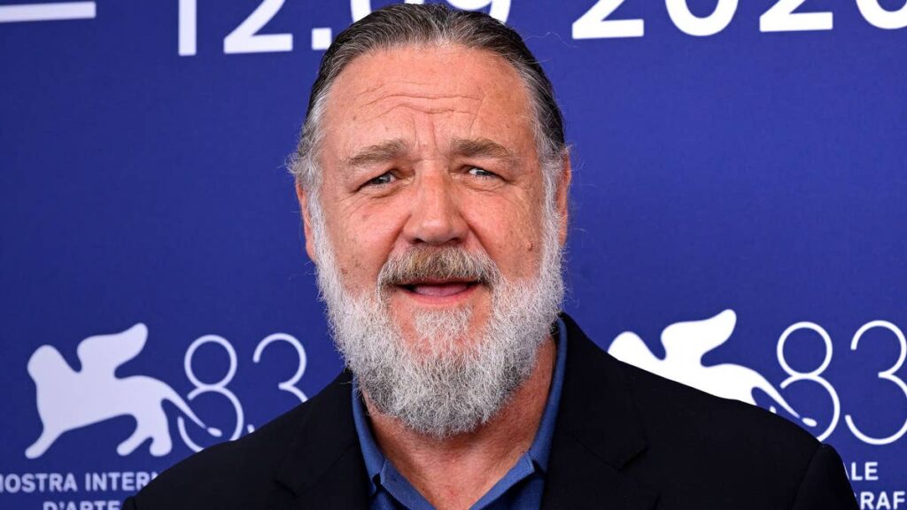 Russell Crowe showcases dramatic weight loss alongside younger girlfriend and rarely-seen son