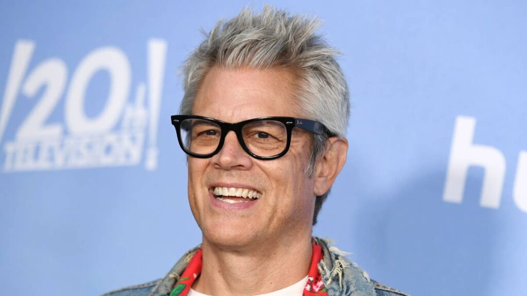 Johnny Knoxville’s ‘flirty’ high school photo with incredible ’80s hair has fans all saying the same thing