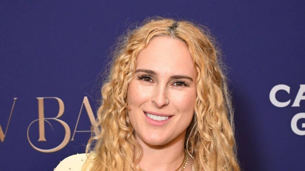 Demi Moore and Bruce Willis’ daughter Rumer debuts new look after big family move