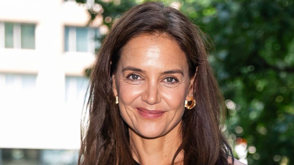 Watch Katie Holmes take over the opera as she lets loose on stage