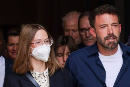 Ben Affleck’s rarely-seen daughter Violet is her mom’s double in stylish outing
