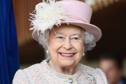 The 5 surprisingly normal tasks Queen Elizabeth II insisted on doing herself