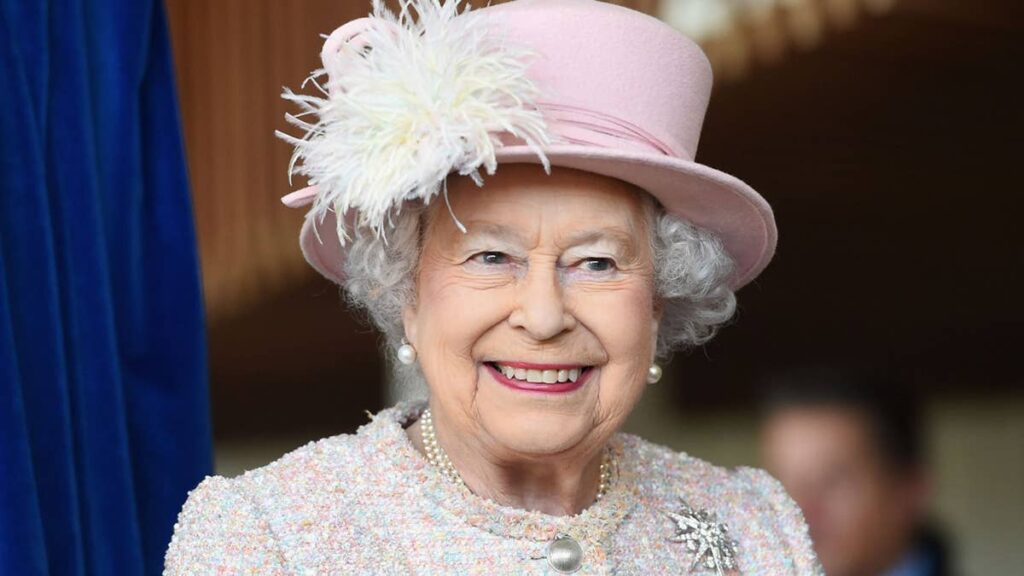 The 5 surprisingly normal tasks Queen Elizabeth II insisted on doing herself