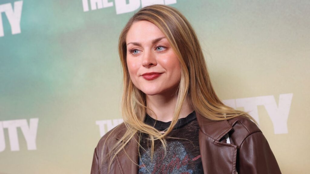 Kurt Cobain’s daughter Frances Bean Cobain makes rare red carpet return — with a pure ’90s grunge look