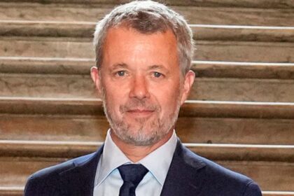 King Frederik takes on an unexpected royal mission that leads to outer space