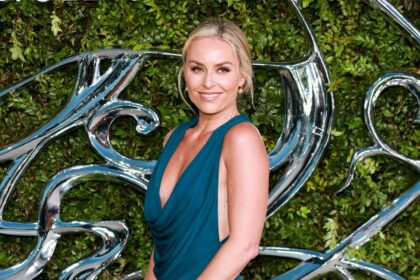 Lindsey Vonn goes public with new romance in steamy vacation photos