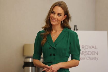 Kate Middleton returns to hospital where she received cancer treatment in elegant green dress