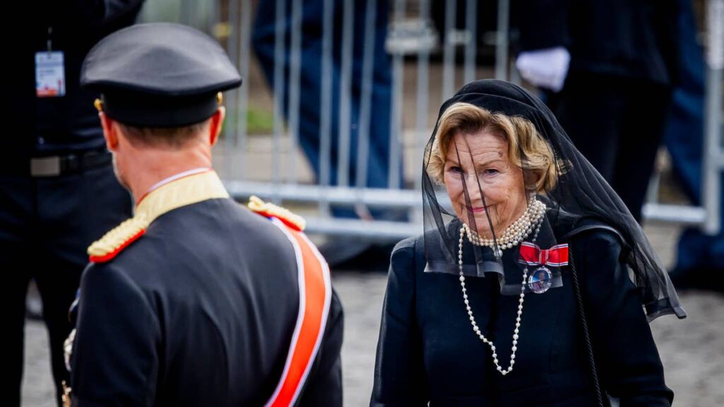 King Haakon reaches for grieving mother Queen Sonja’s hand in emotional moment