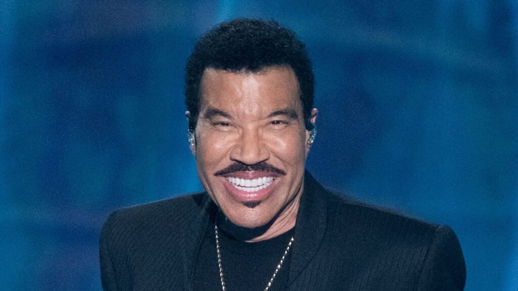 Lionel Richie hospitalized in ICU after needing a chair again during concert