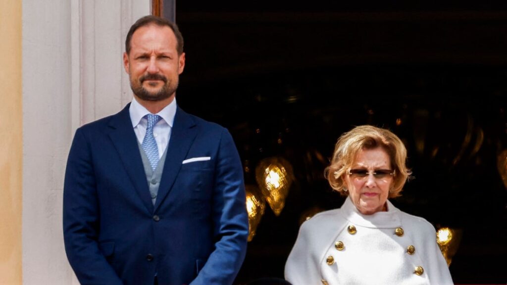 King Haakon follows in his late father’s footsteps during emotional outing with Queen Sonja