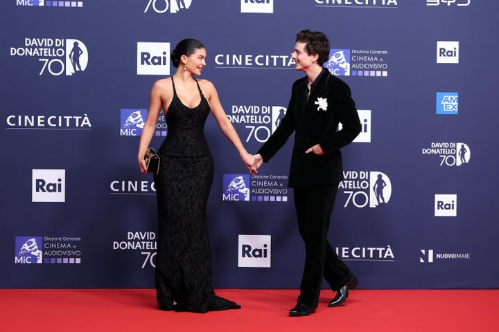The two looked very in love.